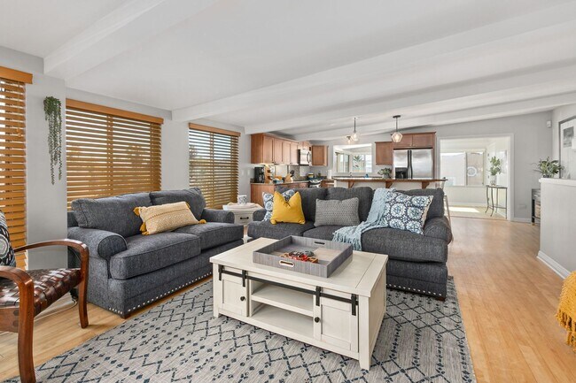 Photo - 3 bed 2.5  bath in the Heart of Mission Beach