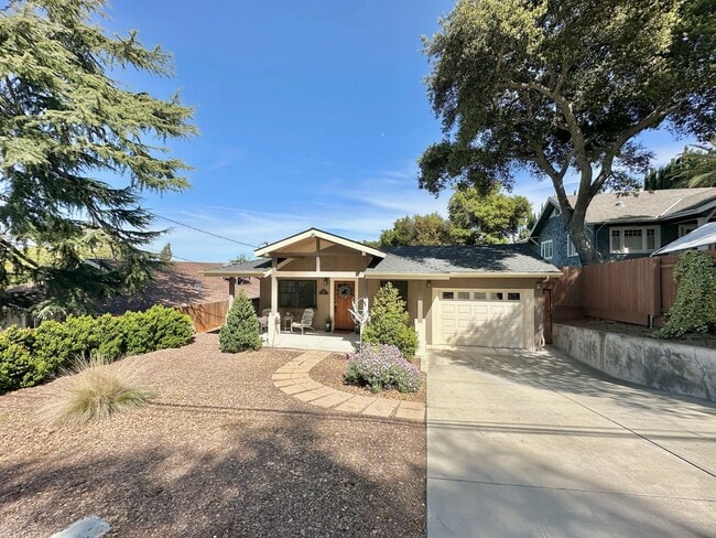 Photo - Charming 3 Bedroom 2 Bathroom Single Family Home Available June 5th *DO NOT DISTURB TENANT*