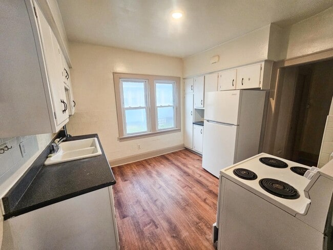 Photo - 532 N Firestone Blvd