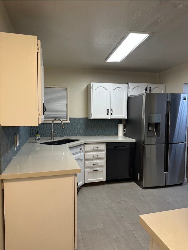 Building Photo - 15 E 2nd Ave Unit 1