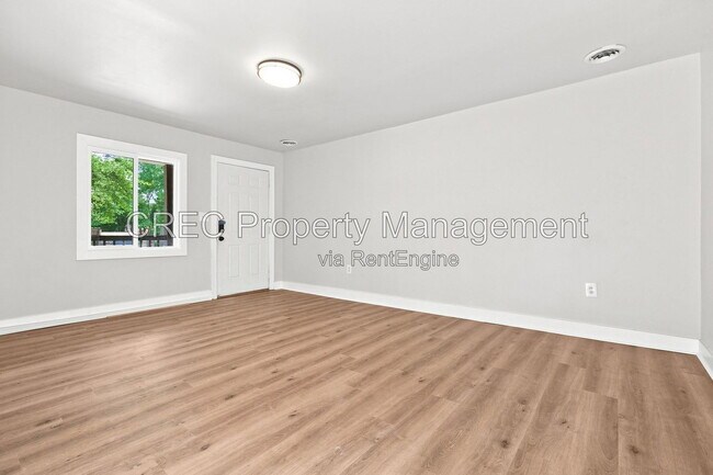 Photo - 1605 Pineview Rd