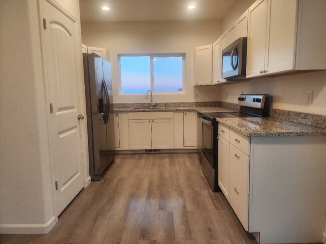 Photo - 636 E Laporte Dr