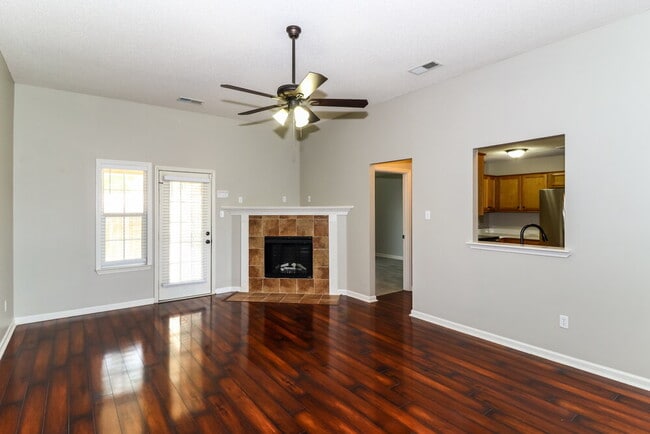 105 Clay Hills Dr