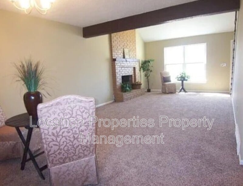 Photo - 740 S Avalon Cir