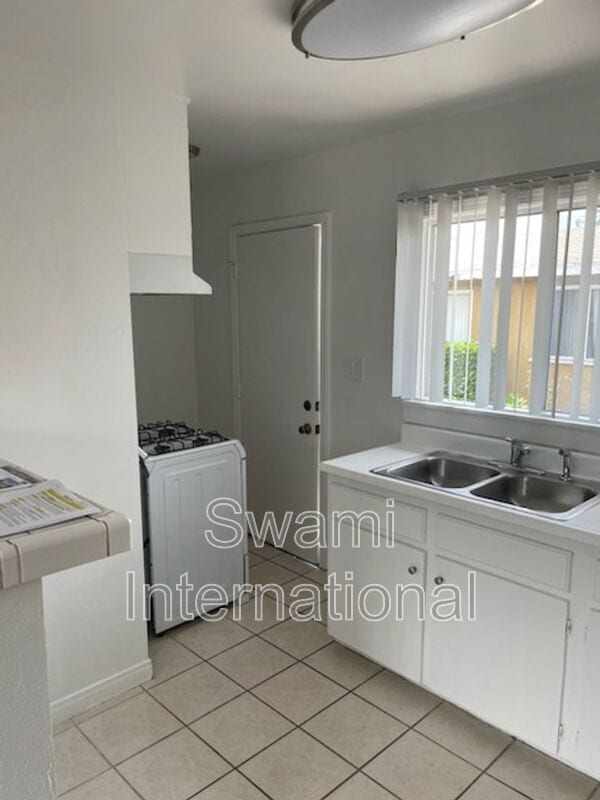 Photo - 4542 W Imperial Hwy Unidad #C