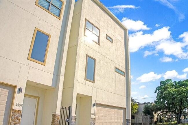 Photo - 3909 Griggs Rd Townhome