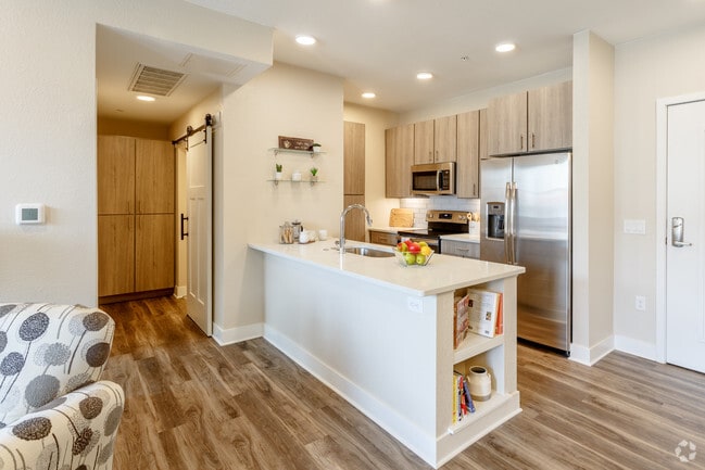 2BD, 2BA - 924 SF