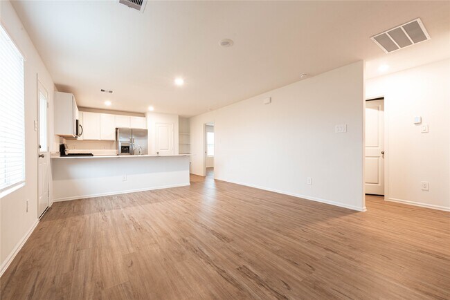 Photo - 913 Oak Mist Ln