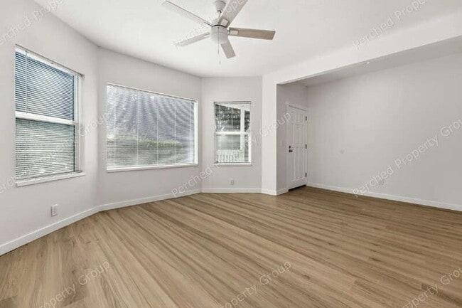 Photo - 2105 SE Stark St