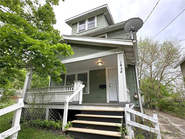 Building Photo - 1438 Newton St