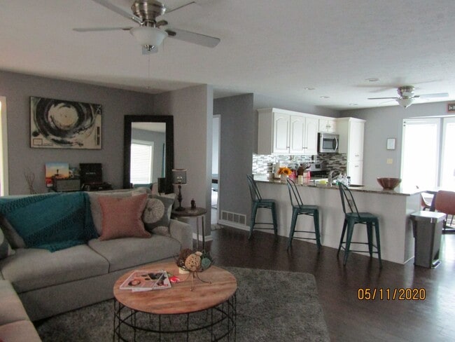 Photo - 802 Greenview Cir