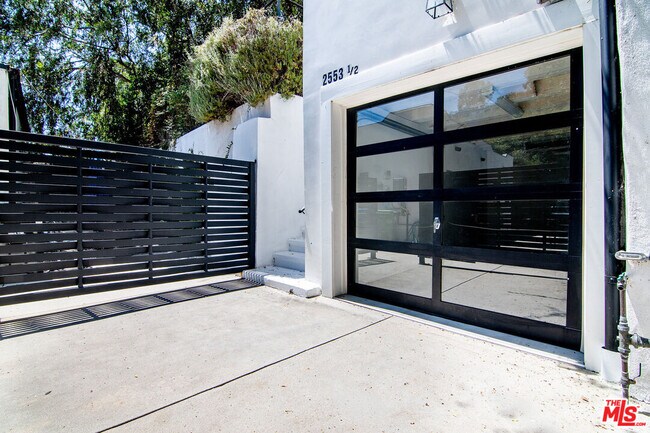 Photo - 2553 Glen Green St