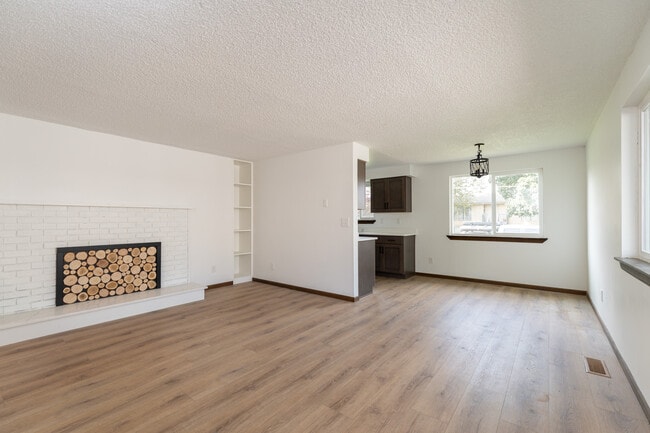 Building Photo - 514 E Longfellow Ave Rental