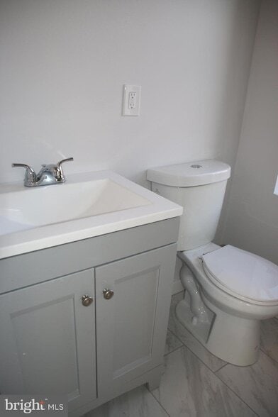 Photo - 933-35 Belmont Ave