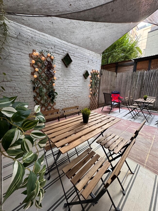 312 E 51st St