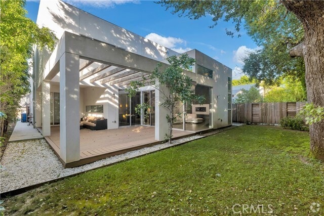 Building Photo - 16518 Moorpark St Rental