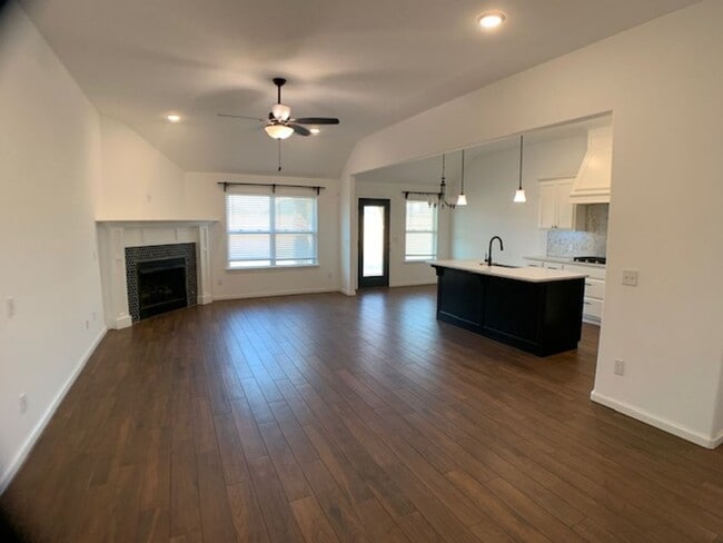 Building Photo - Edmond 3 bed Deer Creek Rental