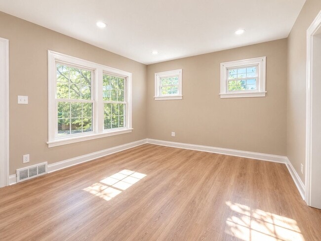Photo - 740 McDonald St