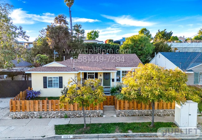 Charming 3-Bedroom Home with Bonus Living ... - Charming 3-Bedroom Home with Bonus Living ...