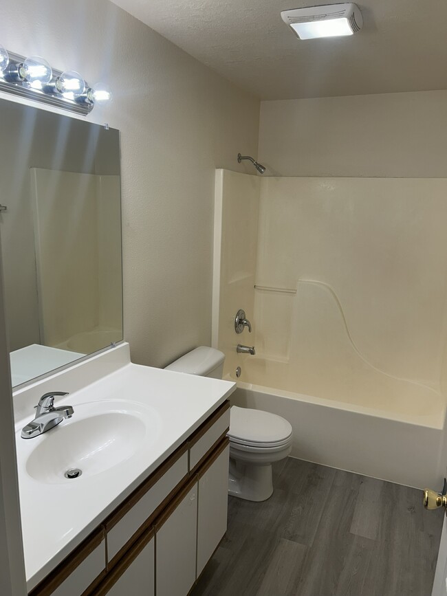 Photo - 933 NW Cains Rd