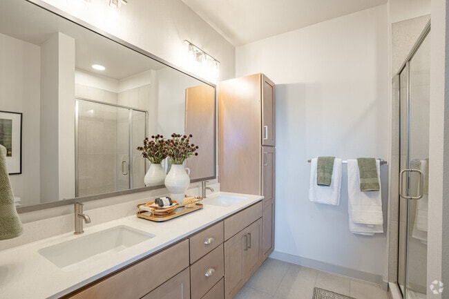 2BR-2BA-1126SF-Bathroom