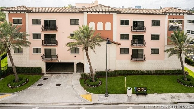 Building Photo - 4241 N Ocean Dr Unit 101