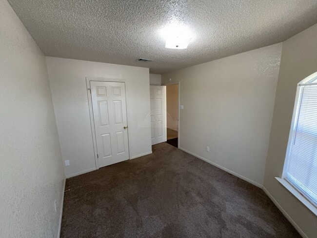 Photo - 4004 Riverrock Dr