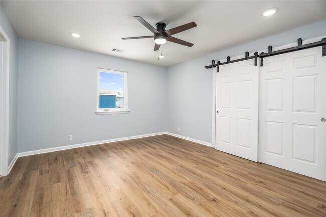 Building Photo - 901 Bonita Dr