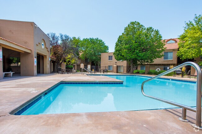 Cinnamon Tree Swimming Pool