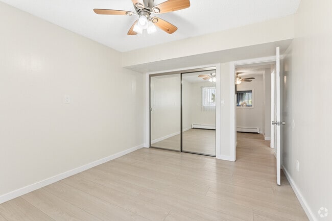 1BR, 1BA - 730SF - Bedroom
