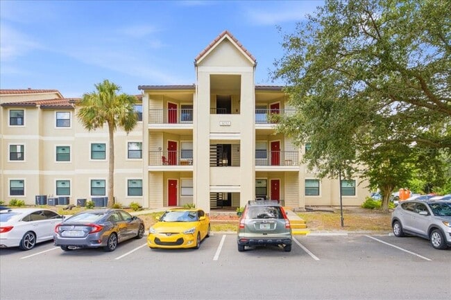 Building Photo - 3032 Parkway Blvd Unit 307