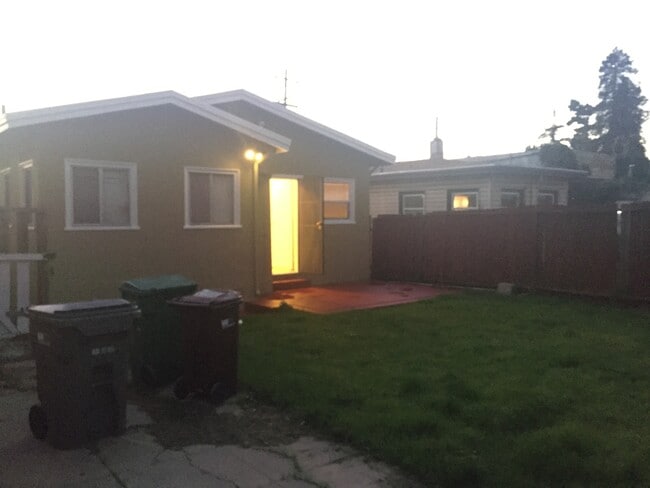Photo - Wonderful2BR in Maxwell ParkHWF BackYard,10MinBikeRide2BART-5440