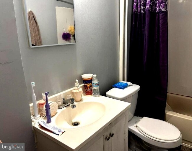 Photo - 123 W Railroad St