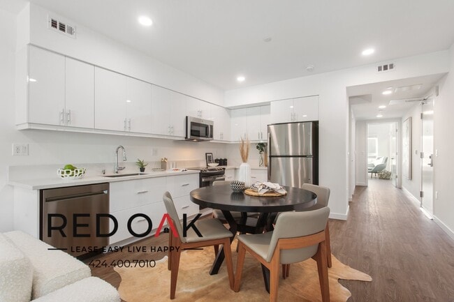 Photo - 1011-1013 Everett St Unidad A-206