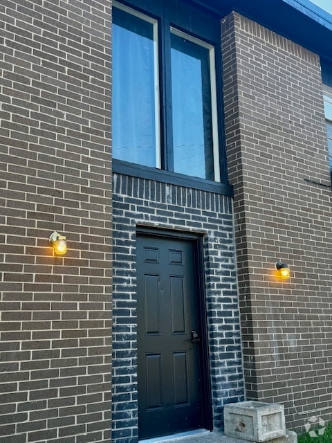 Building Photo - 1903 N Youngs Blvd Unit 8 Rental