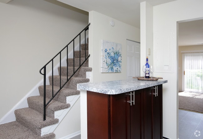 2BR, 1BA Townhome - 900 SF - Mariners Pointe