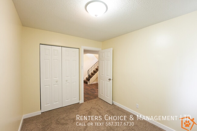 Photo - Townhouse with Assigned Parking, Laundry In Unit