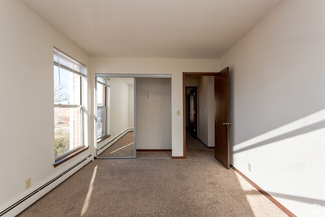 2BR, 1BA