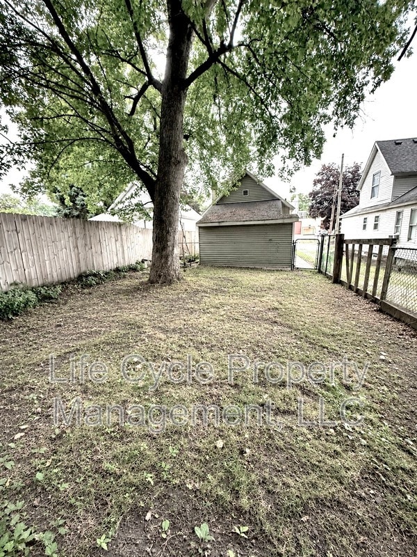 Photo - 244 Matilda St NE