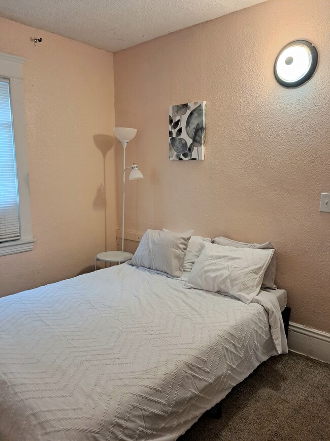 Photo - 2022 Oakland Ave Unit Siyeh Sage Flat