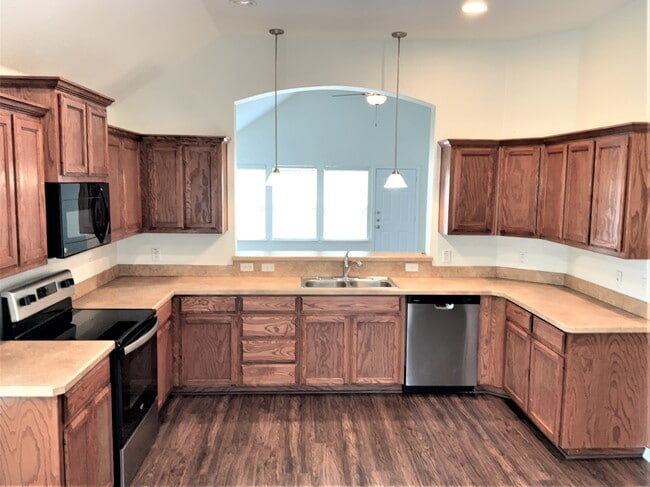 Photo - 1212 Gardenia Ln