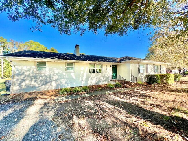 Building Photo - RARE - 5 BEDROOM RANCH on ONE ACRE!