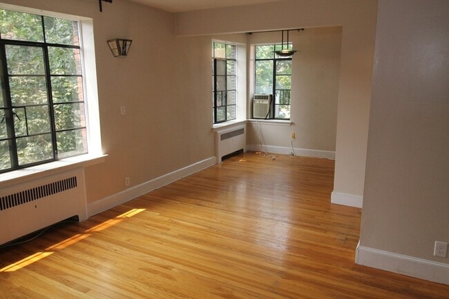 Building Photo - 97 Strathmore Rd Unit 7