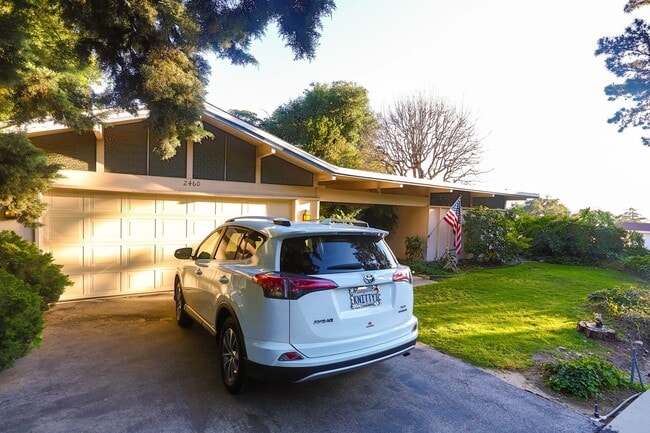 Photo - BEAUTIFUL 3 BEDROOM HOME WITH POOL IN THE HILLS OF LA CRESCENTA