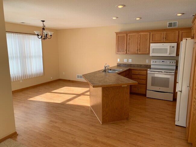 Photo - 2209 White Oak Dr