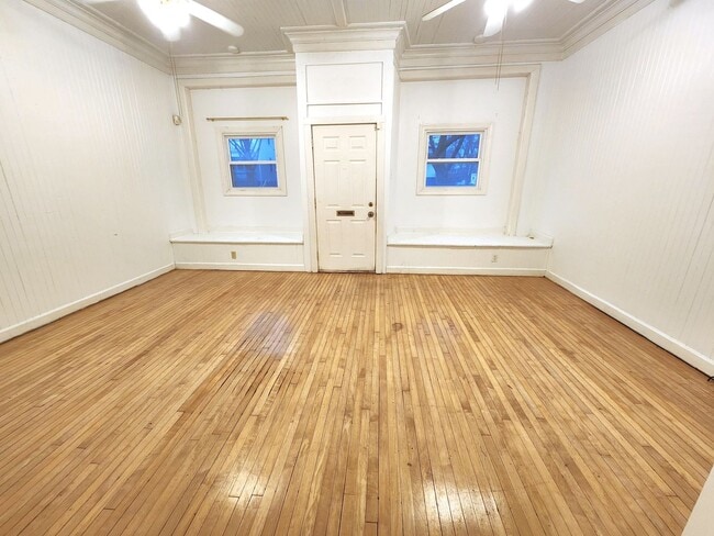 Building Photo - 2772 N Bremen St Unit Lower