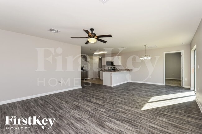 Photo - 1195 Desmond St