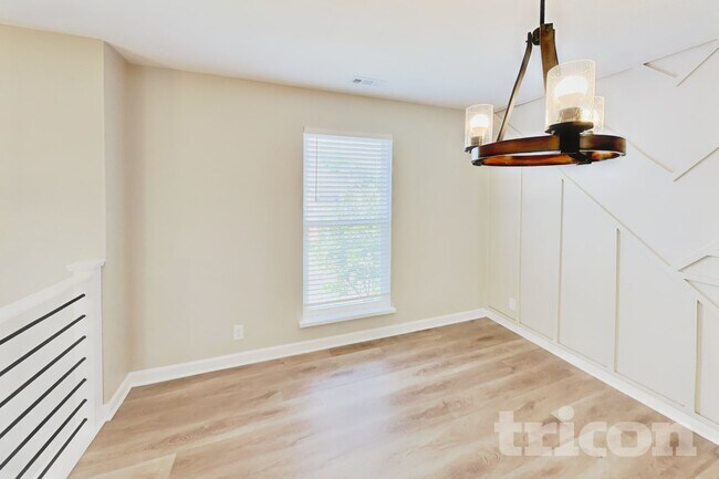 104 Edgewater Ct