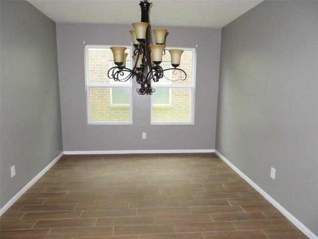 Photo - 5042 Blue Spruce Hill St