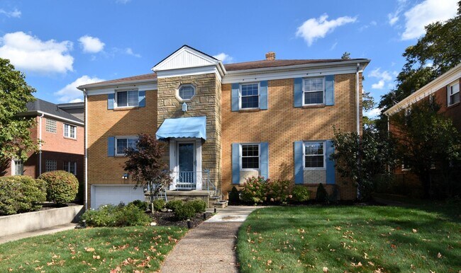 Photo - 2025 Riverside Dr